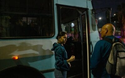 Estudiantes gastan hasta $11 diarios en pasaje para ir a la universidad